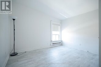 37-37 Holland St W in Bradford West Gwillimbury, ON - Building Photo - Building Photo