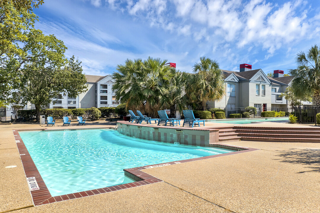 7979 Westheimer Apartments in Houston, TX - Building Photo