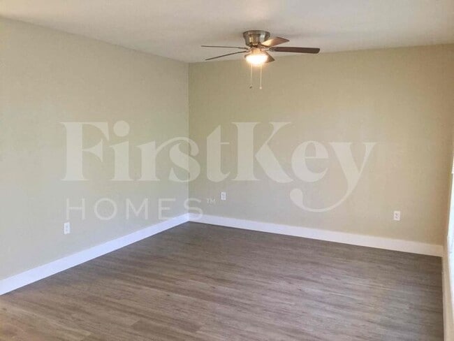 810 NW 186th Dr in Miami, FL - Building Photo - Building Photo