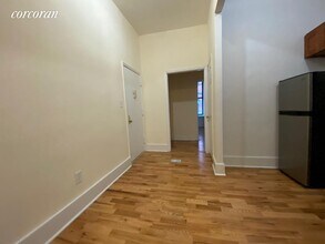 100 W 57th St in New York, NY - Building Photo - Building Photo