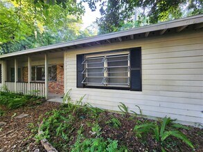 1339 NW 25th Terrace in Gainesville, FL - Foto de edificio - Building Photo