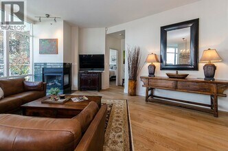 499 Broughton St in Vancouver, BC - Building Photo - Building Photo