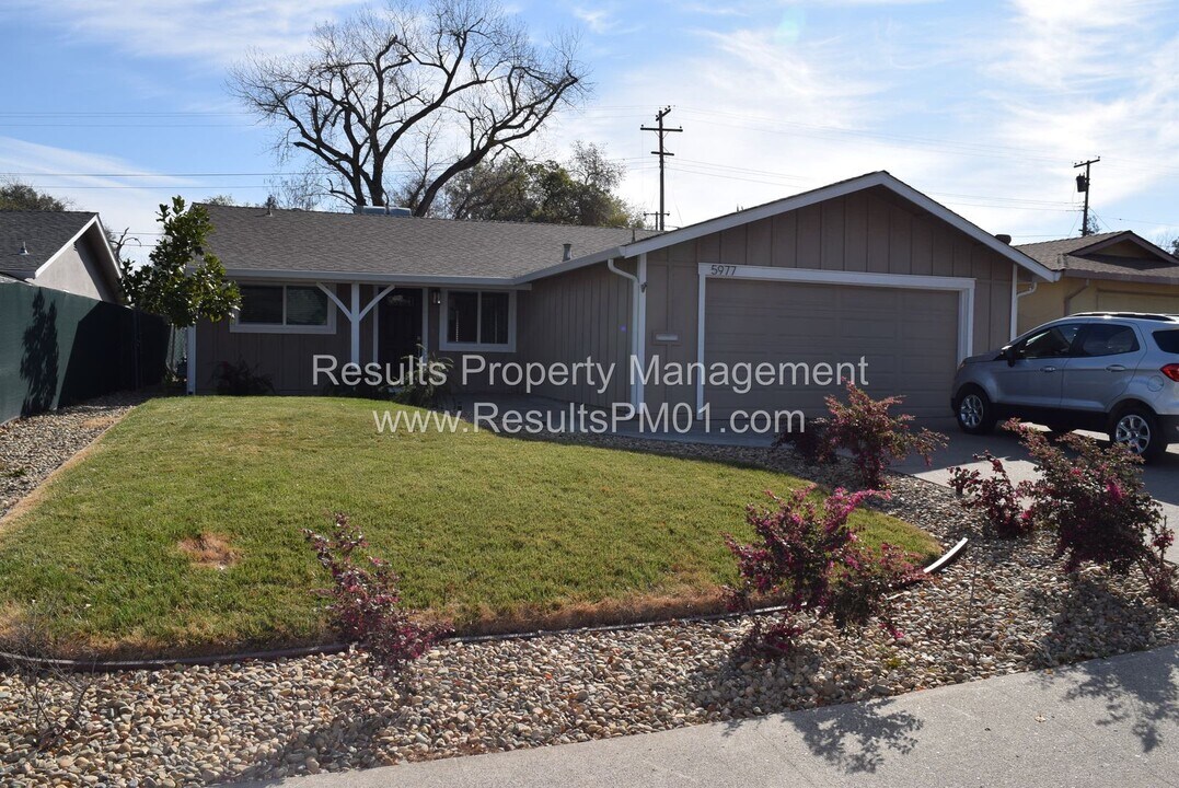 5977 Marlin Cir in Carmichael, CA - Building Photo