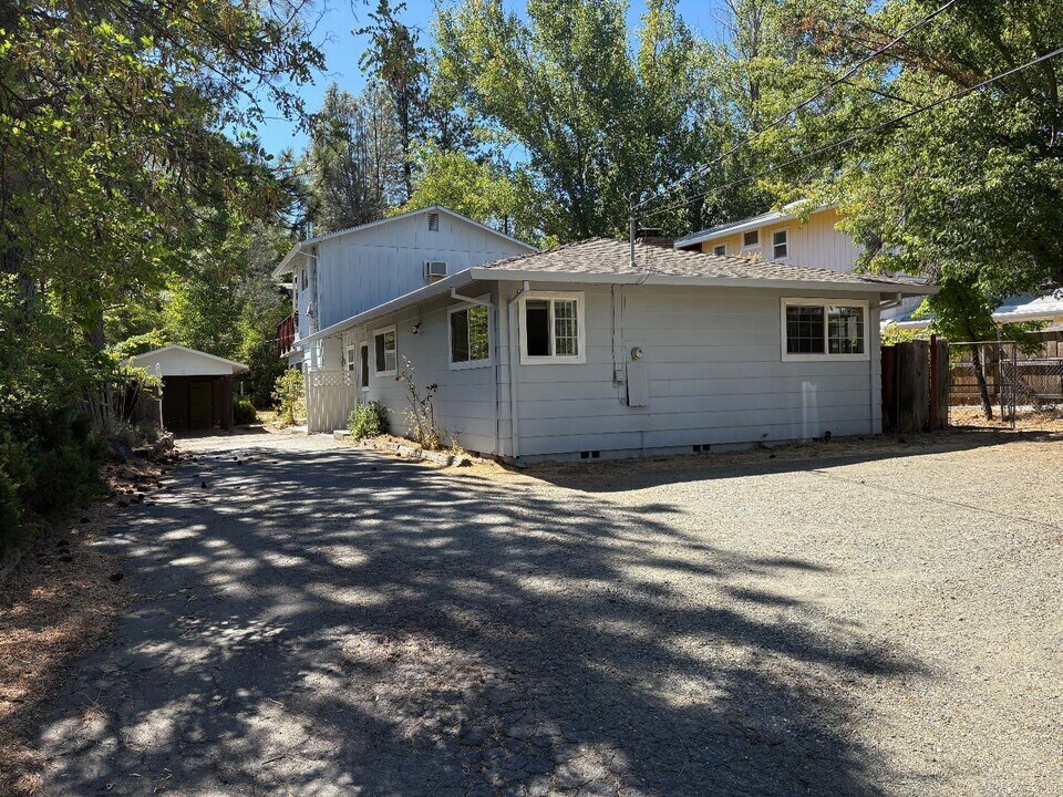 307 Barbara Ave in Weaverville, CA - Building Photo