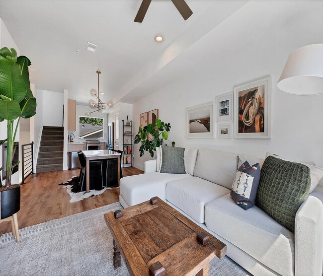 property at 3219 W Conejos Pl