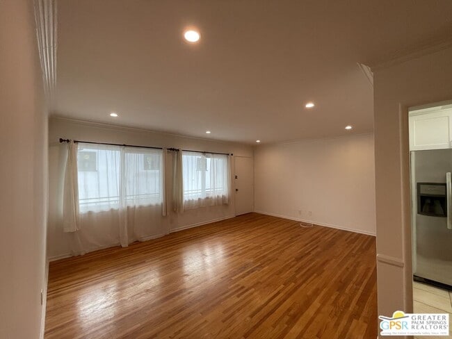 1057 1/2 S Genesee Ave in Los Angeles, CA - Building Photo - Building Photo