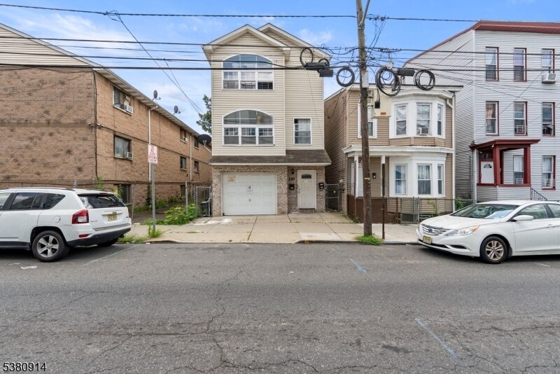 110 16th Ave in Paterson, NJ - Building Photo