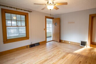 5404 Pacific St in Omaha, NE - Building Photo - Building Photo
