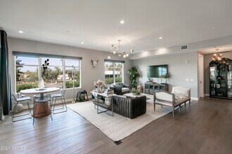 6166 N Scottsdale Rd in Paradise Valley, AZ - Building Photo - Building Photo