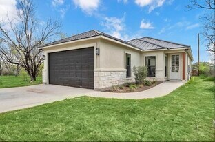 503 Sunray in Horseshoe Bay, TX - Building Photo