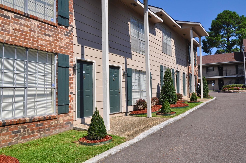 10045 Hillyard Ave Apartments and Nearby Baton Rouge