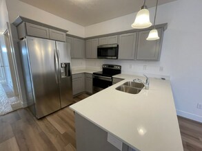 3919 W 1530 N in Lehi, UT - Foto de edificio - Building Photo