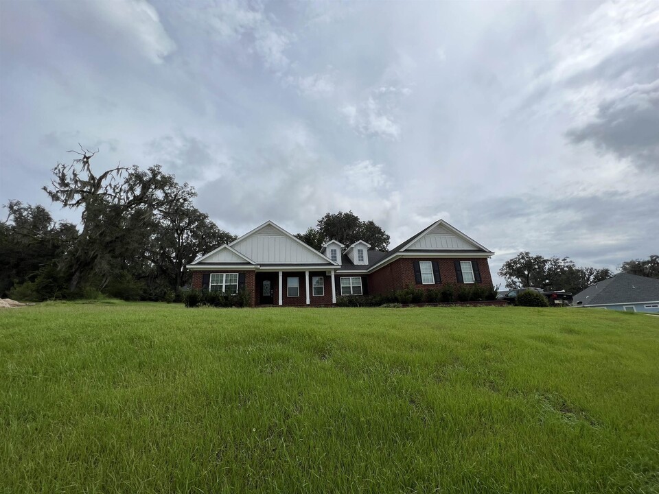 3325 Mariana Oaks Dr in Tallahassee, FL - Foto de edificio