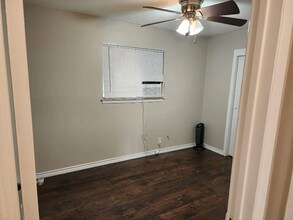 857 Broadway Ave in Euless, TX - Building Photo - Building Photo