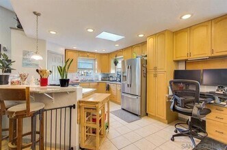 5038 Savannah St in San Diego, CA - Foto de edificio - Building Photo