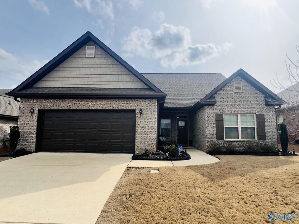 292 Holt St in Meridianville, AL - Building Photo