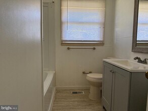 6 Alexander Pl in Clayton, NJ - Building Photo - Building Photo
