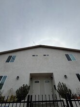 7710 S Hoover St in Los Angeles, CA - Foto de edificio - Building Photo