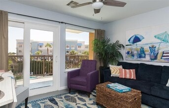 9520 Seawall Blvd, Unit 235 in Galveston, TX - Foto de edificio - Building Photo
