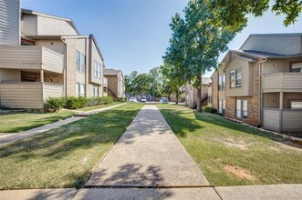 1608 Pecan Chase Cir in Arlington, TX - Building Photo - Building Photo