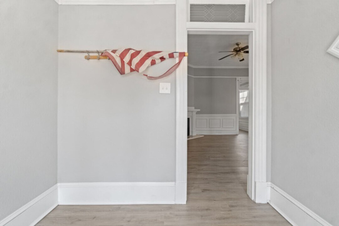 1411 Victoria Blvd in Hampton, VA - Building Photo