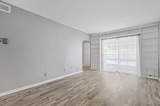 15931 Stillwood St, Unit 2095 in Dallas, TX - Building Photo - Building Photo