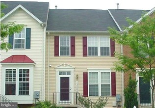 13808 Lullaby Rd in Germantown, MD - Foto de edificio - Building Photo