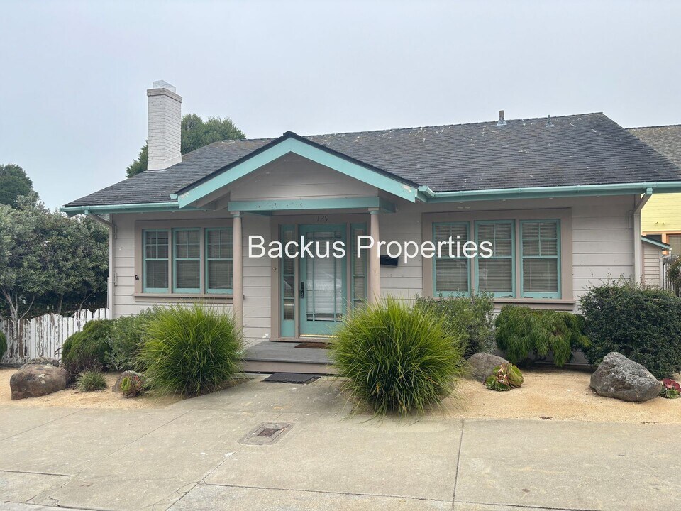 129 Fountain Ave in Pacific Grove, CA - Building Photo