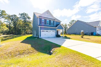 608 Feather Ct in Richlands, NC - Building Photo - Building Photo