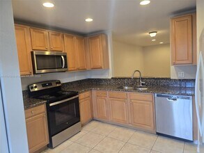 5923 Manchester Way in Tamarac, FL - Building Photo - Building Photo