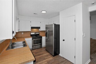 3208 Berrong Way in Stone Mountain, GA - Building Photo - Building Photo