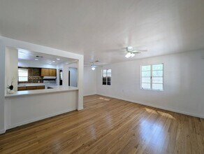 2443 E Earll Dr in Phoenix, AZ - Building Photo - Building Photo