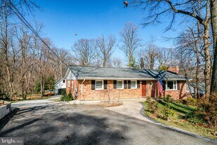 6608 Spring Valley Dr in Alexandria, VA - Building Photo