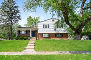 2512 Grosvenor Dr in Cincinnati, OH - Building Photo