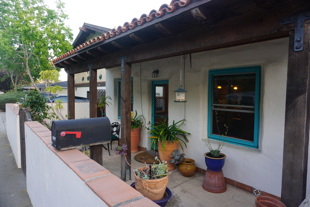 2127 Red Rose Way, Unit Adobe House in Santa Barbara, CA - Building Photo