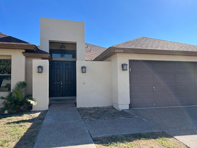 3909 Ivana Ct in Laredo, TX - Building Photo - Building Photo