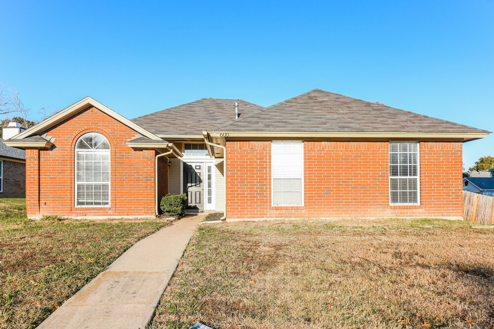 600 Lionel Way in Fort Worth, TX - Building Photo