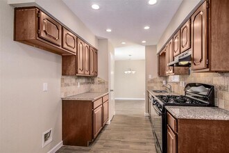 10542 Kirkgreen Dr in Houston, TX - Building Photo - Building Photo