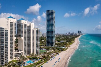 Regalia in Sunny Isles Beach, FL - Building Photo - Building Photo