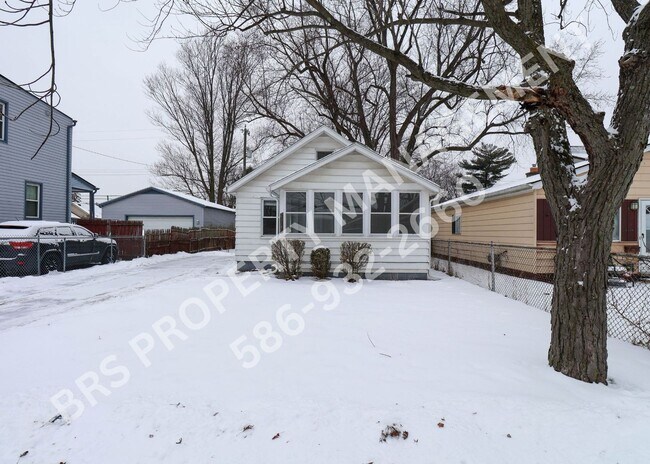 23145 Cayuga Ave in Hazel Park, MI - Building Photo - Building Photo