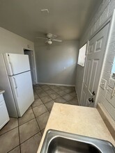 1832 Lewis Ave, Unit 4 in Las Vegas, NV - Building Photo - Building Photo