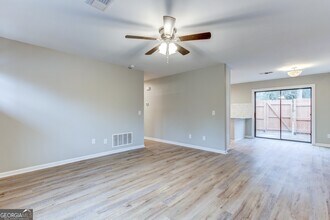 48 Clark St in Newnan, GA - Building Photo - Building Photo