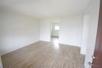 4353 Brinkley St in Houston, TX - Building Photo - Building Photo
