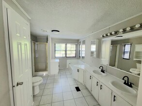 3724 Huntlynn Rd in Charlotte, NC - Building Photo - Building Photo