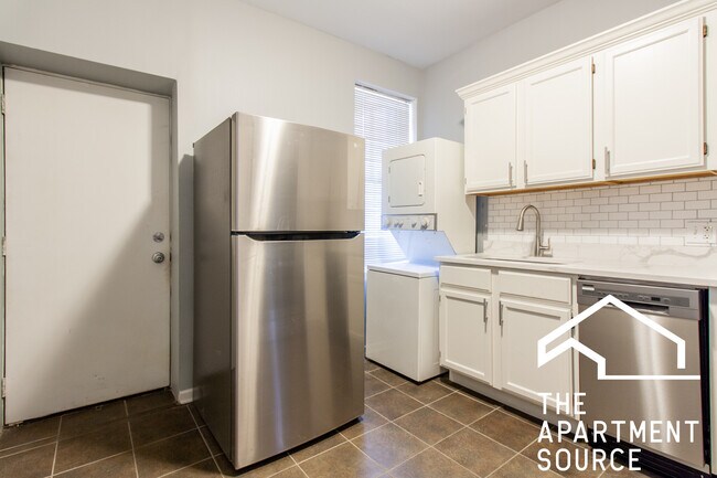 3036 N Seminary Ave, Unit 4 in Chicago, IL - Building Photo - Building Photo