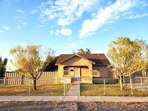 911 W Hendricks St in Roswell, NM - Building Photo - Building Photo