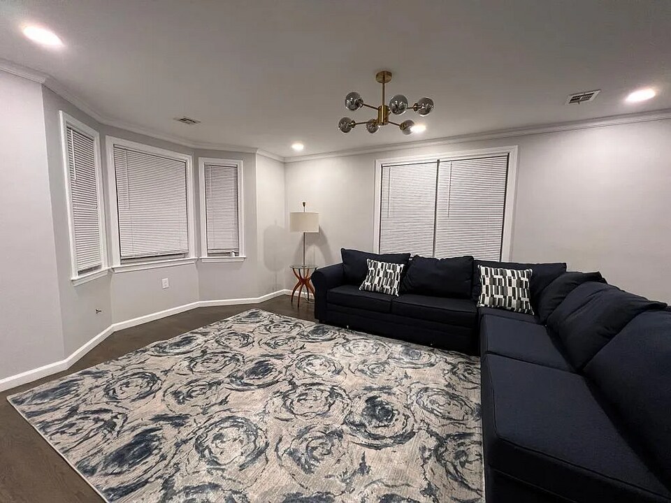 77 Cedar St in Boston, MA - Building Photo