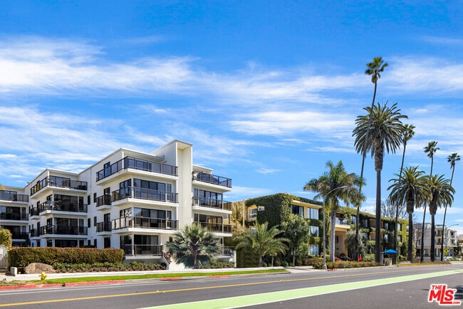 833 Ocean Ave in Santa Monica, CA - Building Photo - Building Photo