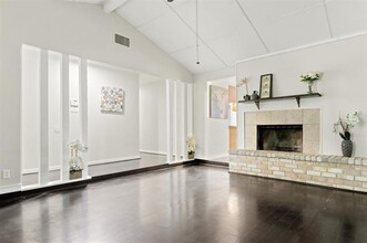 301 Hallmark Dr in Arlington, TX - Building Photo - Building Photo