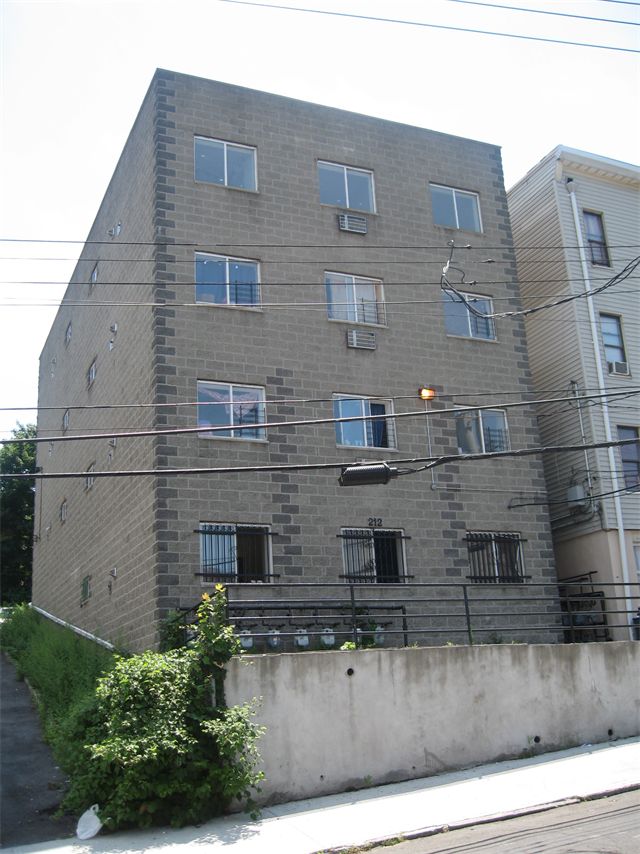 212 Washington St in Mount Vernon, NY - Building Photo - Building Photo